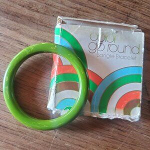 Avon Vintage Bakelite Color Go Round Bangle Bracelet in Marbled Lime Green